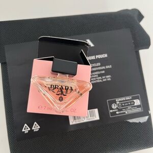Prada PARADOXE Pouch & Prada Paradoxe Miniature Fragrance 7ml Set